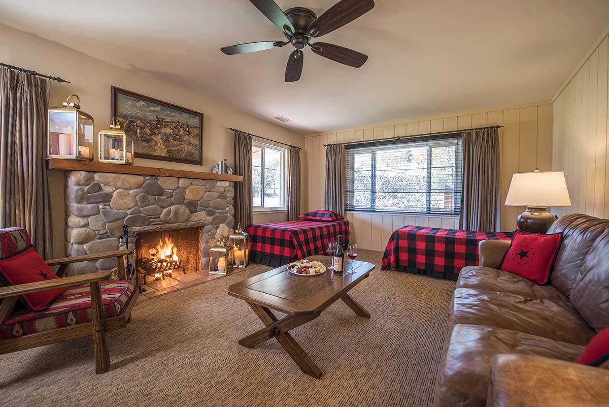 085_december2017r Deluxe One Bedroom Suite