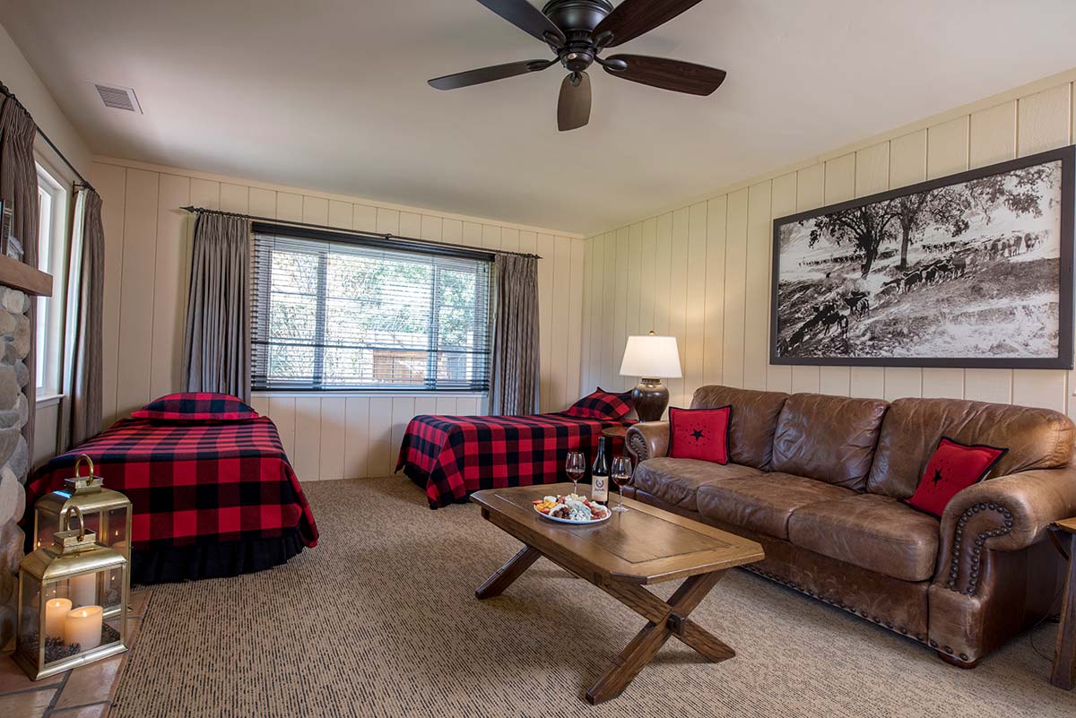 086_december2017r Deluxe One Bedroom Suite